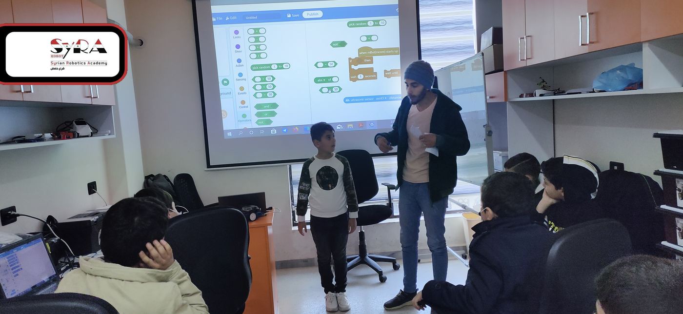 Teaching block-based programming in Scratch on a projector